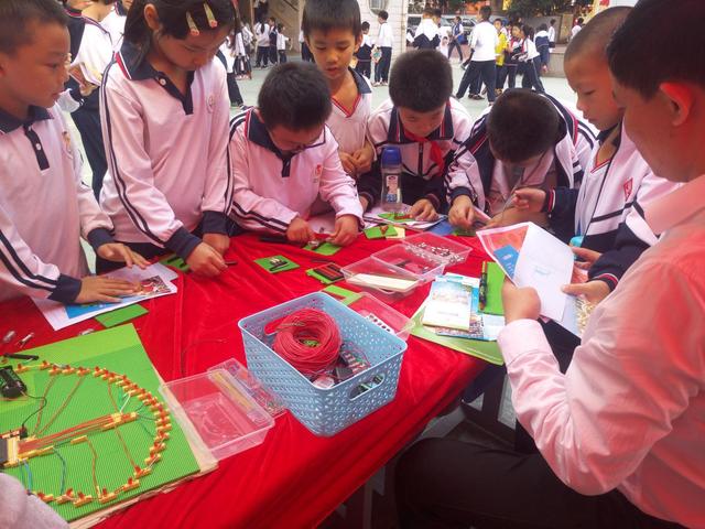2017年广东省“全国科普日”科普进学校活动移师海珠区 聚德西路小学科技节同时上演
