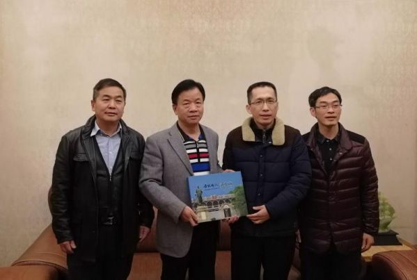 图2：市科协一行与珠海市科协负责人合影留念.jpg