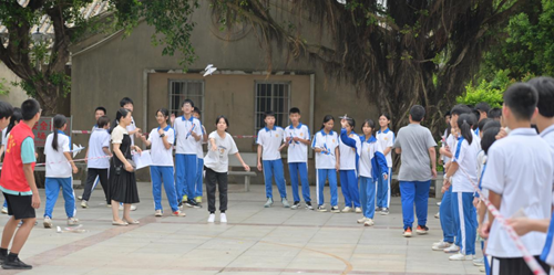 手掷飞机直线距离赛 手掷飞机直线距离赛