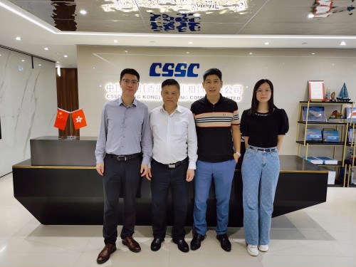 访问中船租赁合影