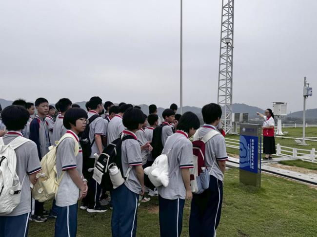 参观了解气象观测仪器工作过程 参观了解气象观测仪器工作过程