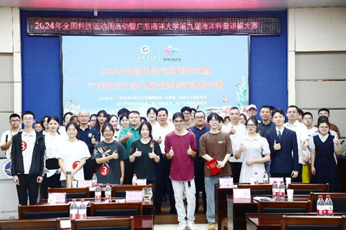 讲解大赛结束后师生合影