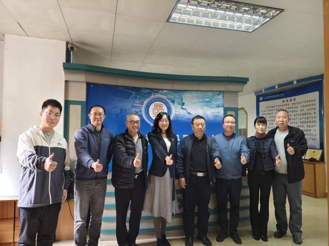 灵君主席一行在江门市智能装备及机器人协会合影