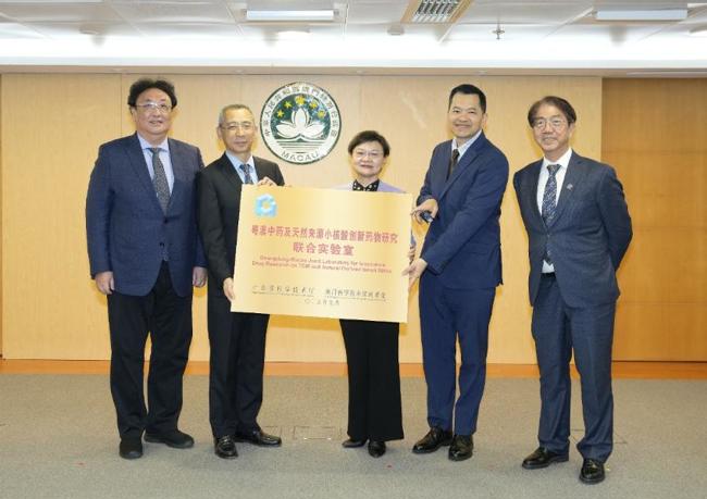 83d43bcec8bdb2a4335cb6c754423aba